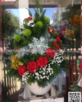 Chậu Thông Noel Bằng Hoa Lá Tươi - Mẫu 8 - belovedbeyond.com