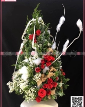 Chậu Thông Noel Bằng Hoa Lá Tươi - Mẫu 5 - belovedbeyond.com
