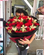 Bó Hồng Đỏ Phối Địa Lan - belovedbeyond.com