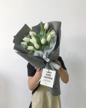 Bó Tulip Trắng - belovedbeyond.com