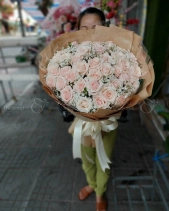 Bó Hoa Hồng Kem Dâu - belovedbeyond.com