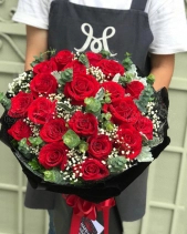 Bó Hồng Đỏ Chúc Mừng - belovedbeyond.com