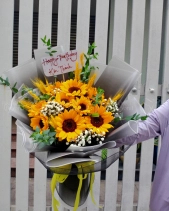 Hfu - Bó Hoa Chúc Mừng - belovedbeyond.com