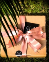 Hộp Quà Vuông: - belovedbeyond.com