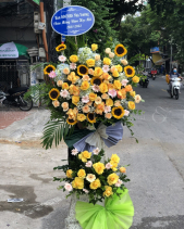 Kệ Hoa Chúc Mừng Hướng Dương 02 - belovedbeyond.com