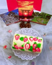 Bánh Bông Lan Cuộn Hình Trái Dâu - belovedbeyond.com