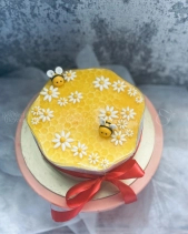 Bánh Kem Mousse Con Ong - belovedbeyond.com