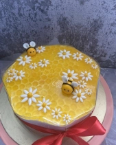 Bánh Kem Mousse Con Ong - belovedbeyond.com