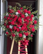 Kệ Hoa Hồng Đỏ Chúc Mừng - belovedbeyond.com