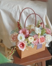 Hoa Xách Tay- Tone Hồng - belovedbeyond.com