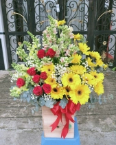 Lẵng Hoa Chúc Mừng Tone Vàng - belovedbeyond.com