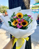 Bó Hoa Hướng Dương Mix Cẩm Chướng - belovedbeyond.com