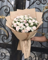 Bó Hoa Hồng Kem Dâu Mix Thạch Thảo Trắng - belovedbeyond.com