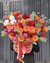 Hộp Hoa Chúc Mừng Tone Đỏ - belovedbeyond.com