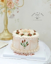 Bánh Kem Hoa Tone Vàng Nâu Sang Trọng - belovedbeyond.com