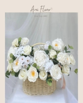 Giỏ Hoa Sáp Trắng - belovedbeyond.com