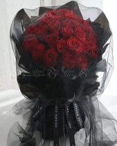 Bó Hồng Đỏ Size L Lãng Mạn - belovedbeyond.com