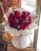 Bó Hồng Đỏ Nhập Khẩu - belovedbeyond.com