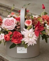 Giỏ Hoa Lụa Đỏ Sang Trọng - belovedbeyond.com