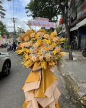 Kệ Chúc Mừng Tone Vàng - belovedbeyond.com
