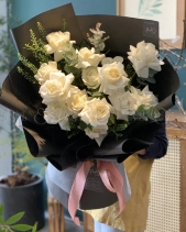 Bó Hoa Hồng Trắng - belovedbeyond.com