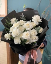 Bó Hoa Hồng Trắng - belovedbeyond.com