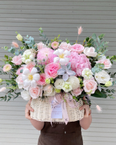 Giỏ Hoa Chúc Mừng Mix Tone Hồng Pastel - belovedbeyond.com