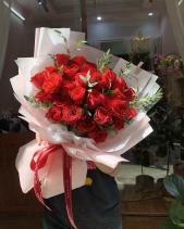 Bó Hoa Tone Đỏ Rực Rỡ - belovedbeyond.com