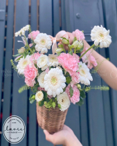 Giỏ Hoa Mix Đồng Tiền Trắng, Phăng Hồng - belovedbeyond.com