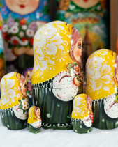 Búp Bê Nga 5 Lớp 18Cm Misa Ôm Hoa Vàng - belovedbeyond.com