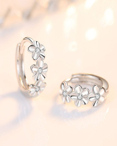 Bông Tai Bạc Tròn Đính Đá Cz Hình Bông Hoa_749976 - belovedbeyond.com