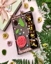 Hộp Quà Sô Cô La Quốc Tế Phụ Nữ 8/3 - Gift Box 1 - belovedbeyond.com