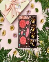 Hộp Quà Sô Cô La Quốc Tế Phụ Nữ 8/3 - Gift Box 2 - belovedbeyond.com