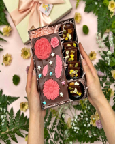 Hộp Quà Sô Cô La Quốc Tế Phụ Nữ 8/3 - Gift Box 2 - belovedbeyond.com