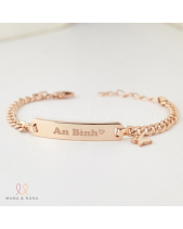 Vòng Tay Khắc Tên Cho Bé Với Charm Treo - belovedbeyond.com