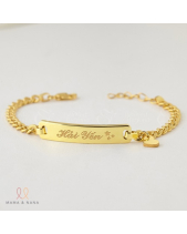 Vòng Tay Khắc Tên Cho Bé Với Charm Treo - belovedbeyond.com