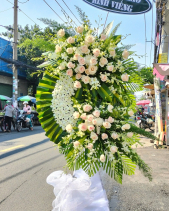 Lẵng Hoa Chia Buồn - Con Đò Lỡ Hẹn Cb170 - belovedbeyond.com