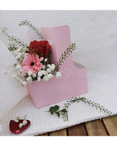 Giỏ Hoa Cầm Tay Yêu Thương - belovedbeyond.com