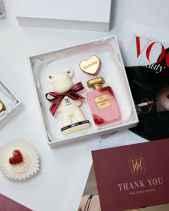Chocolate Chanel Box Vị Milk Và Strawberry - belovedbeyond.com