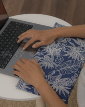 Size 40*20Cm - Họa Tiết Lá Màu Xanh Dương Đậm - belovedbeyond.com