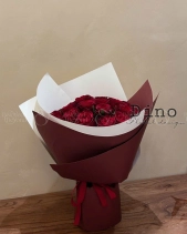 Bó Hồng Đỏ Giấy Đỏ Trắng - belovedbeyond.com
