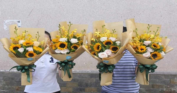 Nâng ly tiệc mừng, Trao hoa tưng bừng - Hoa tất niên- Hoa 7 Ngày - belovedbeyond.com