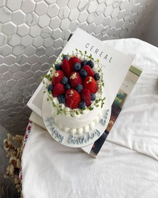 Strawberry Cake - belovedbeyond.com