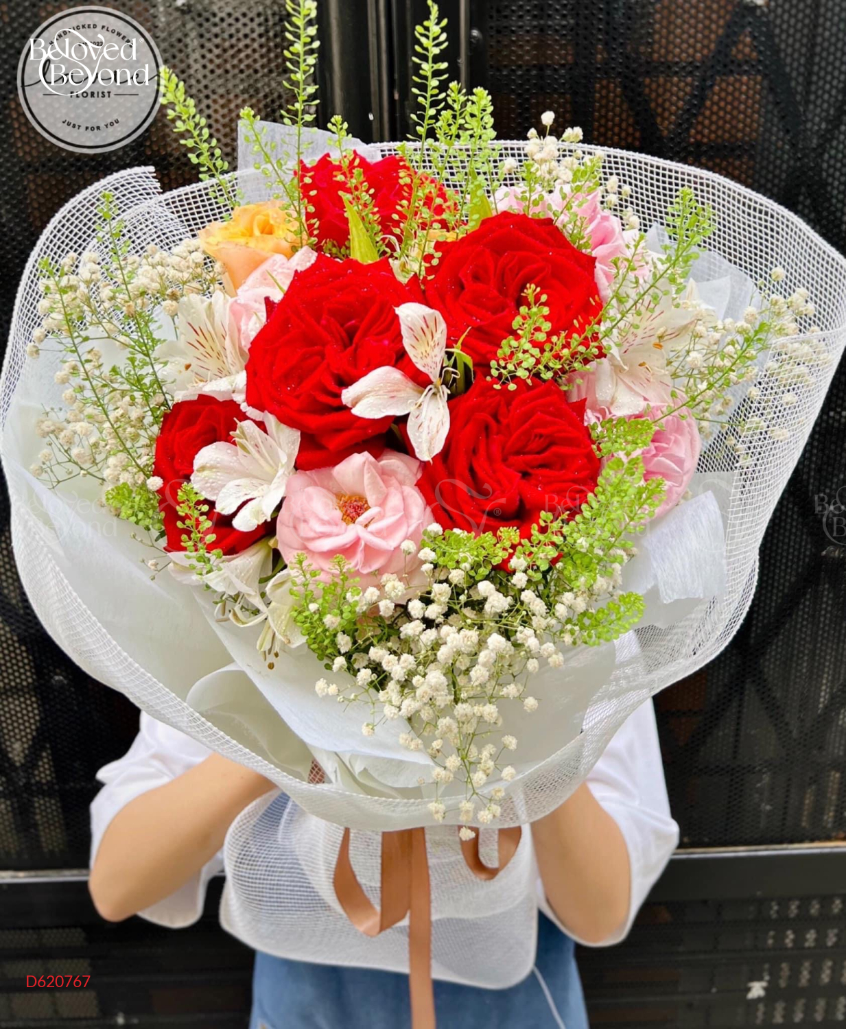 Bó Hoa Hồng Ohara Đỏ Mix Thuỷ Tiên, Bi - belovedbeyond.com