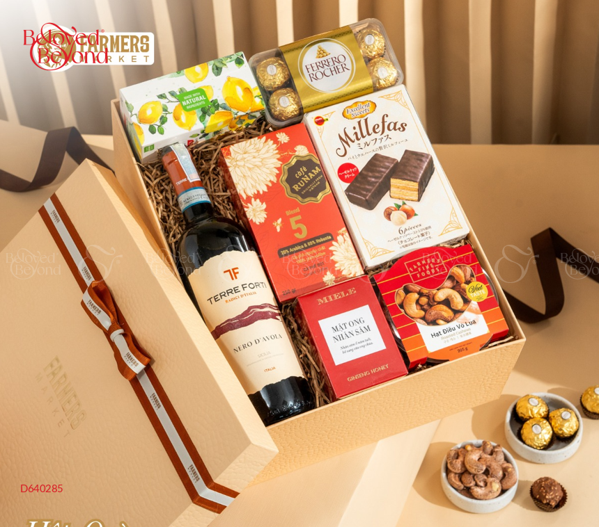 Hộp Quà: Rượu Vang Đỏ & Đồ Ngọt Tone Kem - belovedbeyond.com