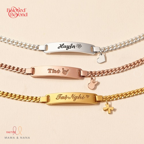 Vòng Tay Khắc Tên Cho Bé Với Charm Treo - belovedbeyond.com